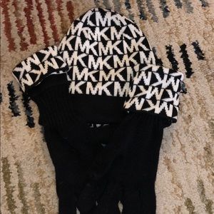 MK hat and glove set